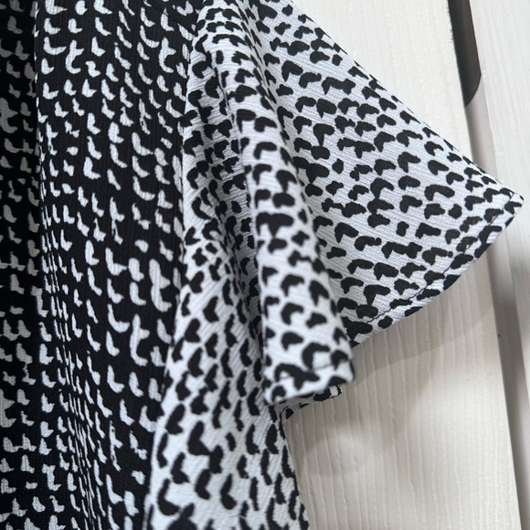 Cool, Comfortable Flutter/Cap Sleeved Blouse - Picture 4 of 4